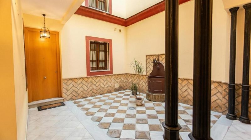 Patio de Carlos Cañal, apartamento en Sevilla