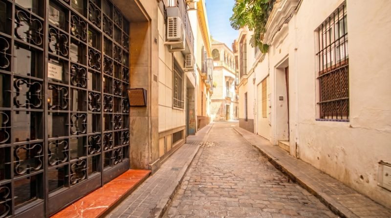 Abades junto a la Catedral, exterior